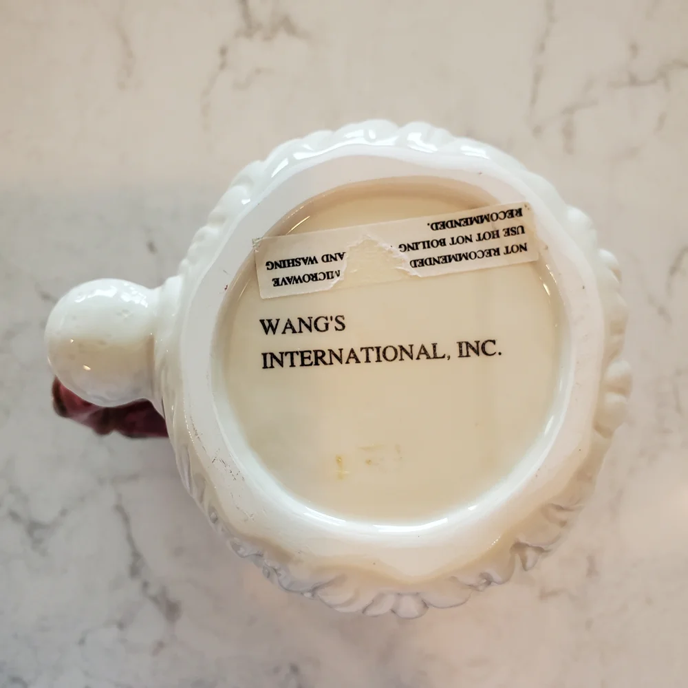 Wang's International Santa Claus Creamer & Sugar Set w/lid. Vintage
